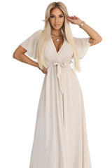 545-3 Ilga suknelė su klostuota iškirpte ir raišteliu - smėlio spalvos