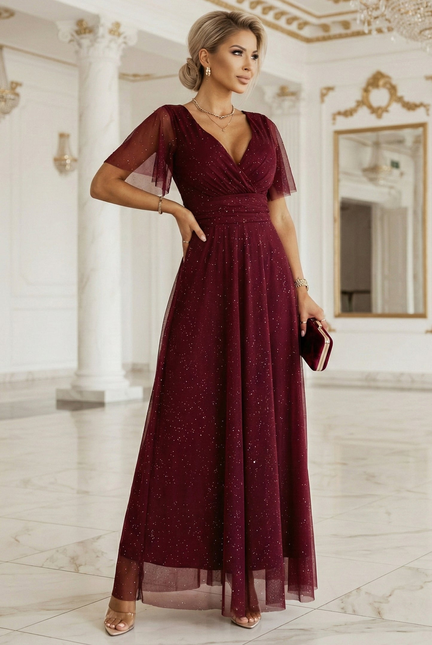 635-5 MELANIA ilga, blizganti suknelė su iškirpte ir trumpomis rankovėmis - bordo spalvos
