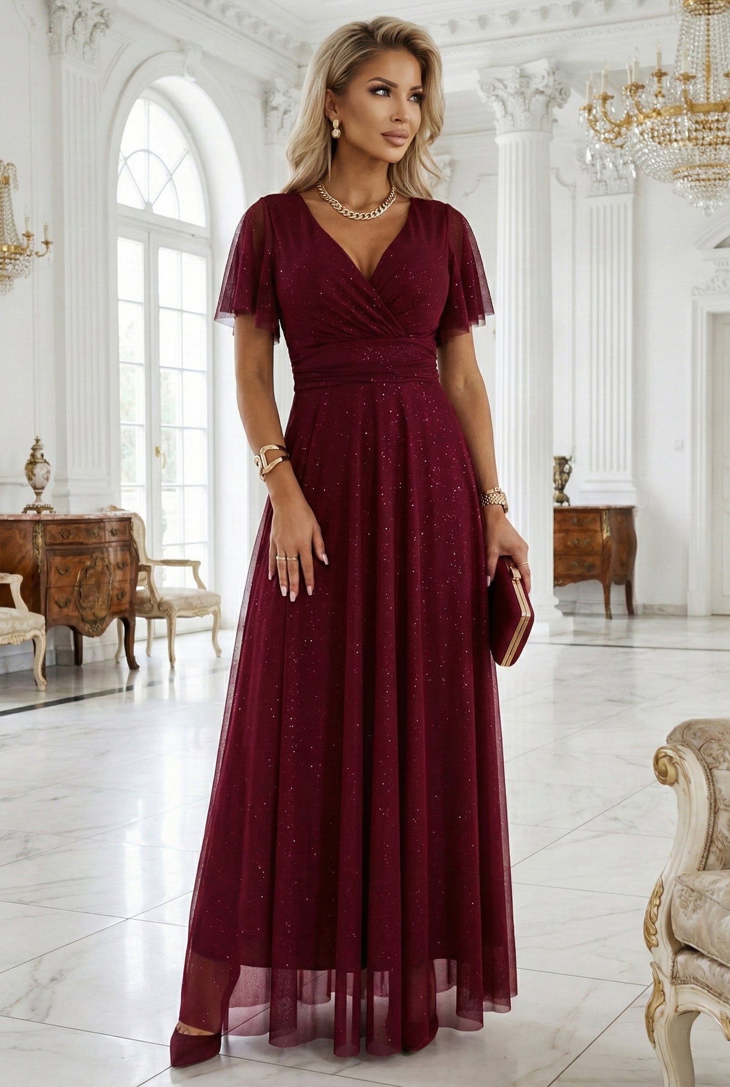 635-5 MELANIA ilga, blizganti suknelė su iškirpte ir trumpomis rankovėmis - bordo spalvos