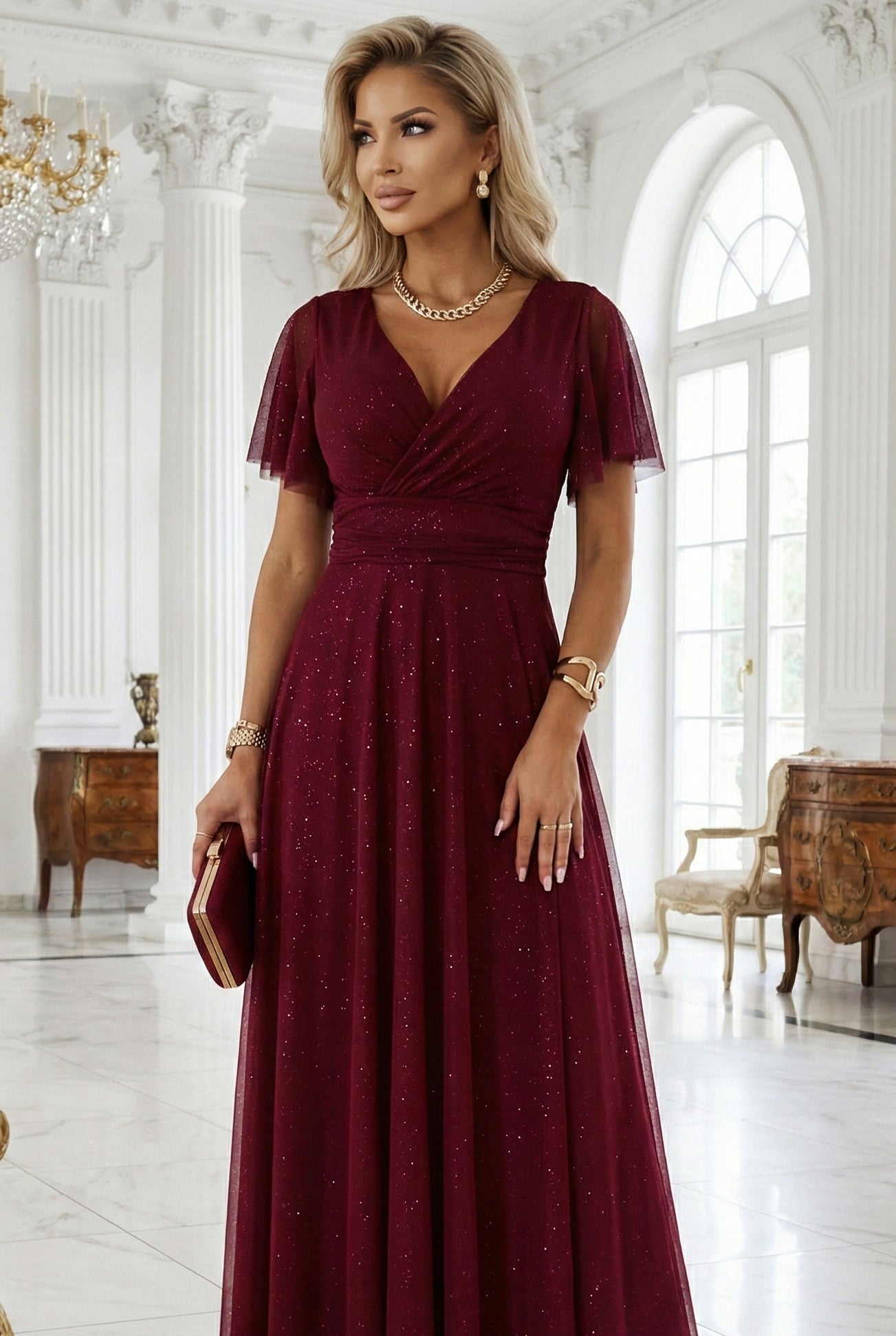 635-5 MELANIA ilga, blizganti suknelė su iškirpte ir trumpomis rankovėmis - bordo spalvos