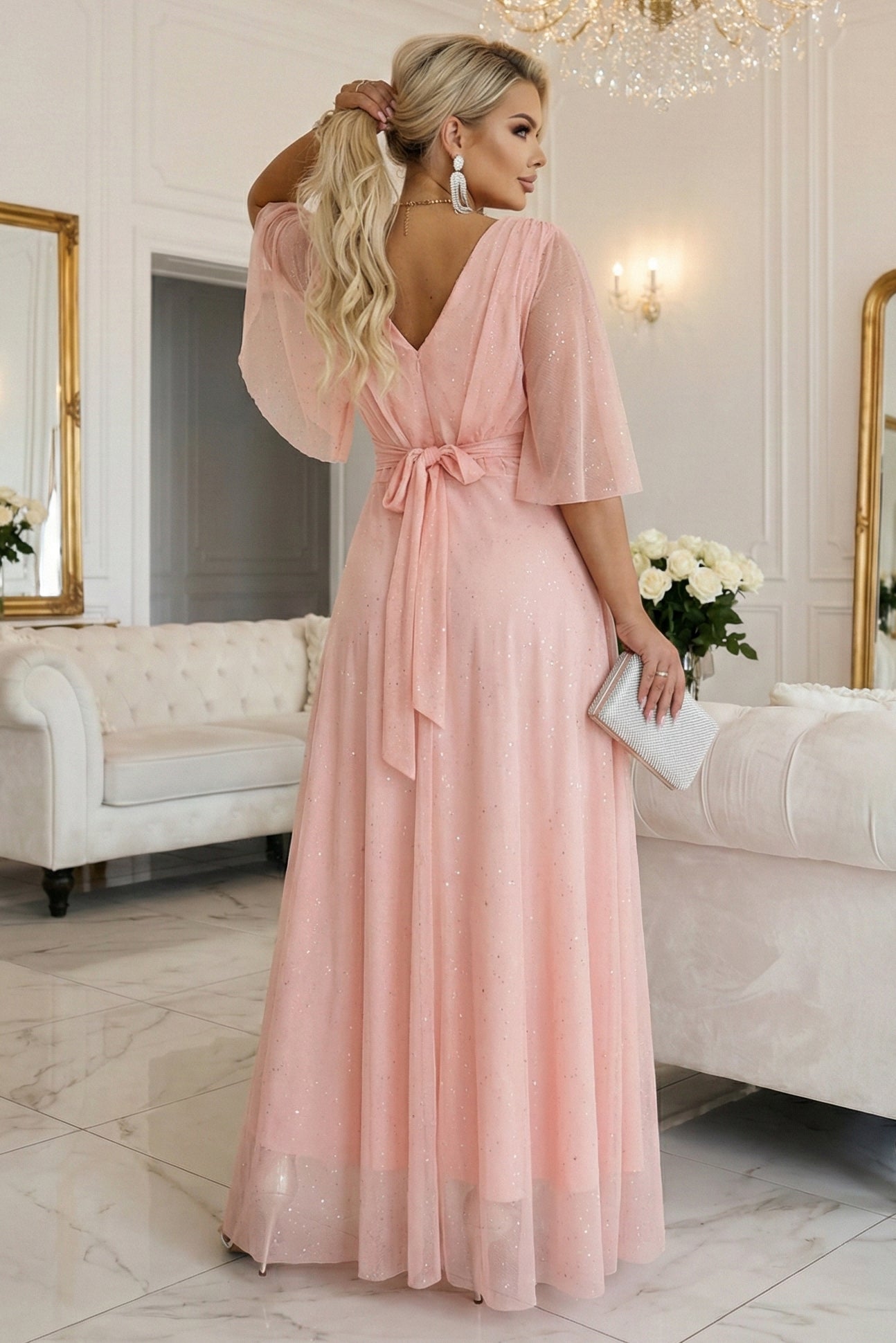 654-4 Ilga blizganti plus size suknelė su iškirpte ir skaidria rankove - persikų
